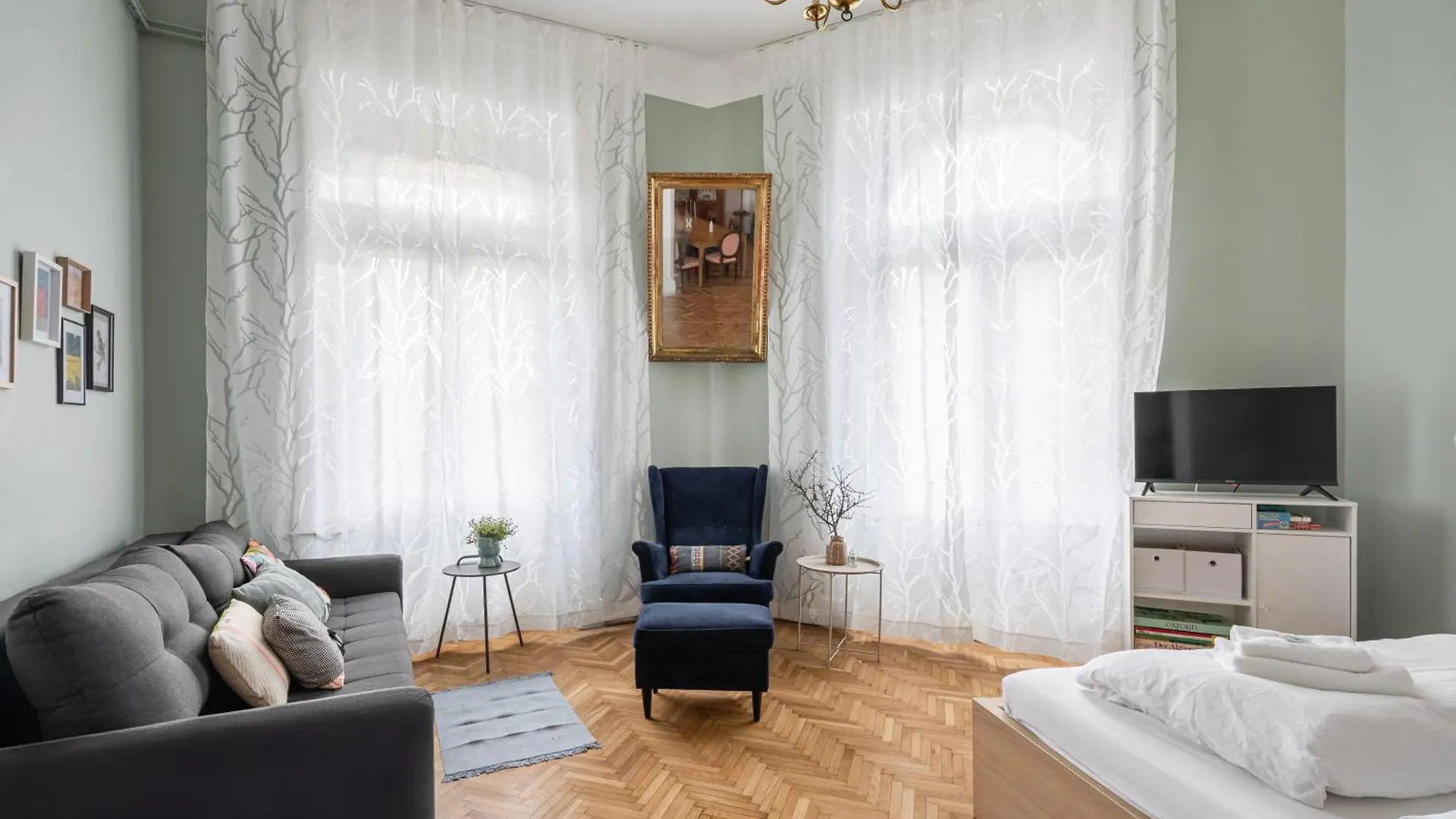 Central Parkside Apartment Budapest Hungary