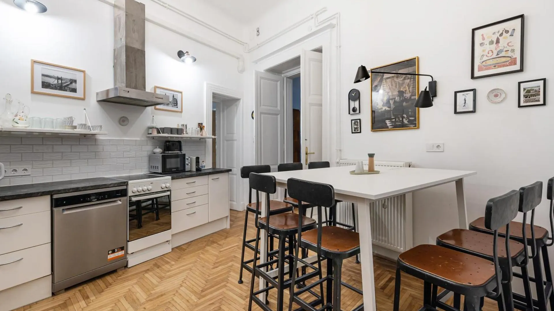 Central Parkside Apartment Budapest 0*,  Hungary